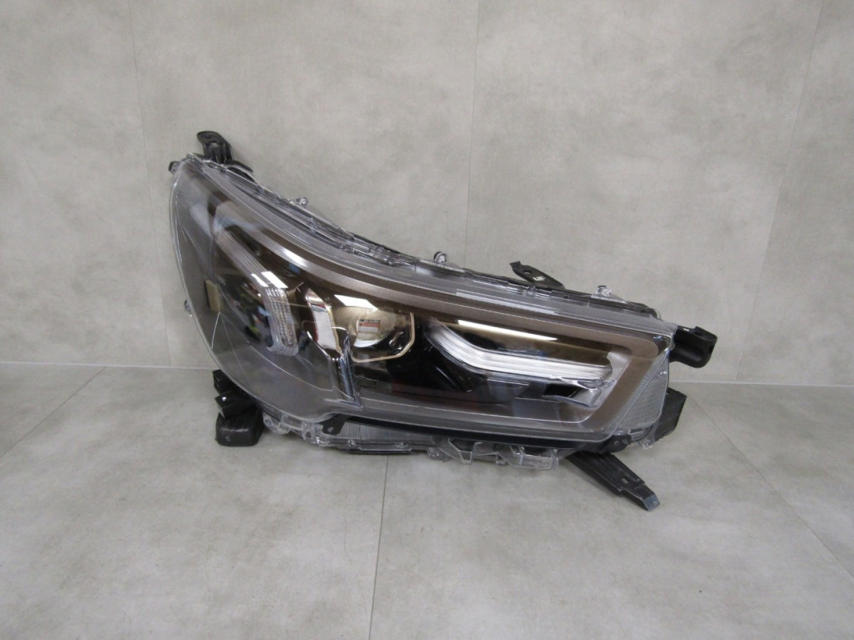 Prednji far TOYOTA HILUX VIII 8 LIFT FULL LED 20- RH desni