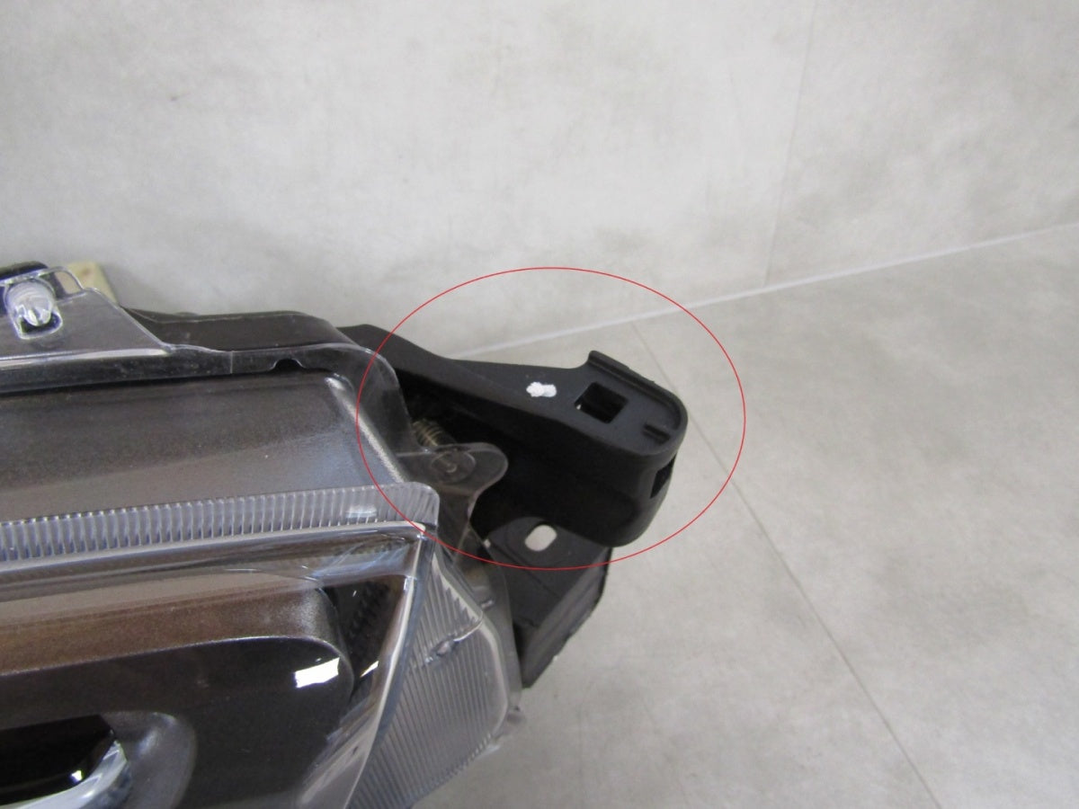 Prednji far TOYOTA HILUX VIII 8 LIFT FULL LED 20- RH desni