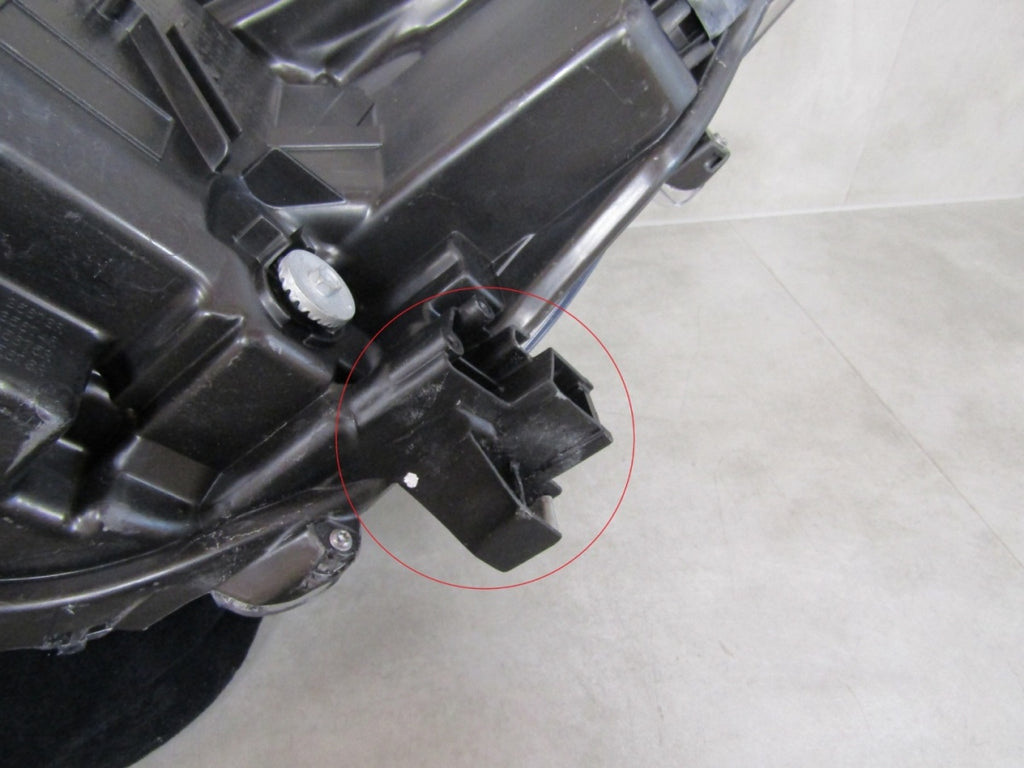 Prednji far TOYOTA HILUX VIII 8 LIFT FULL LED 20- RH desni