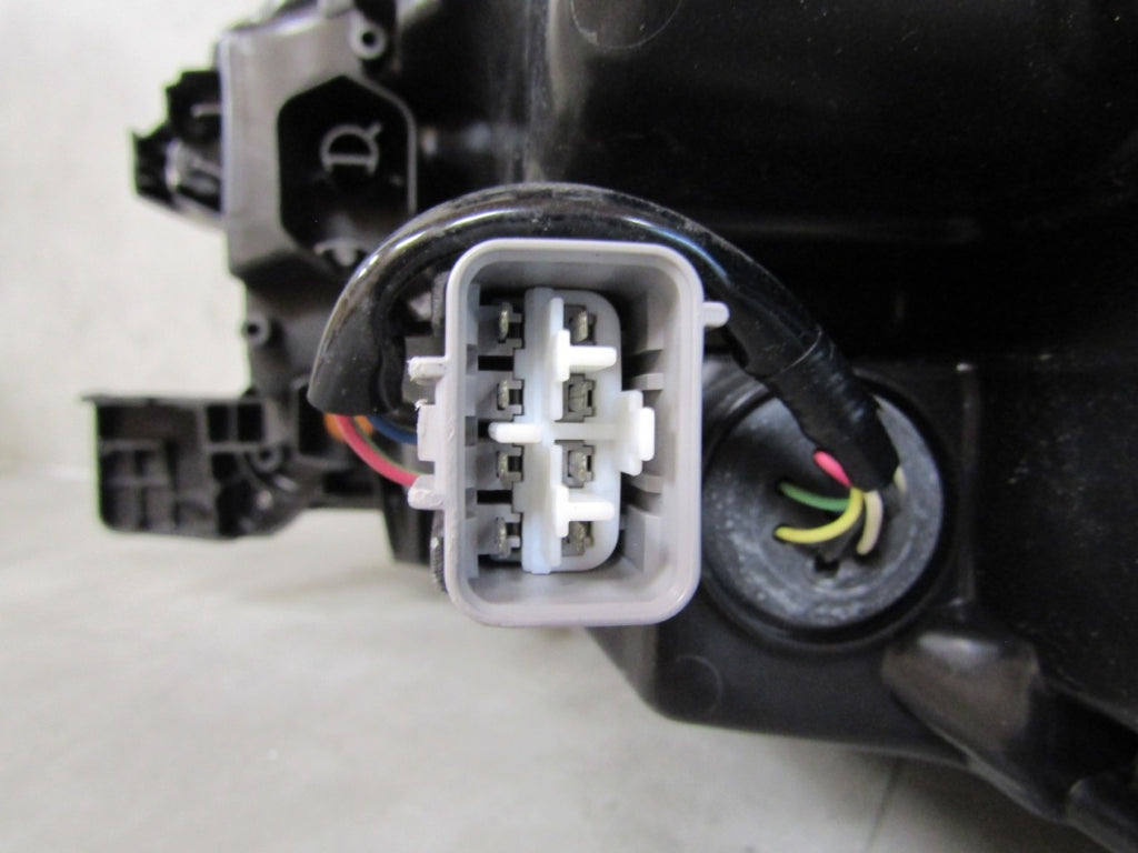 Prednji far TOYOTA HILUX VIII 8 LIFT FULL LED 20- RH desni
