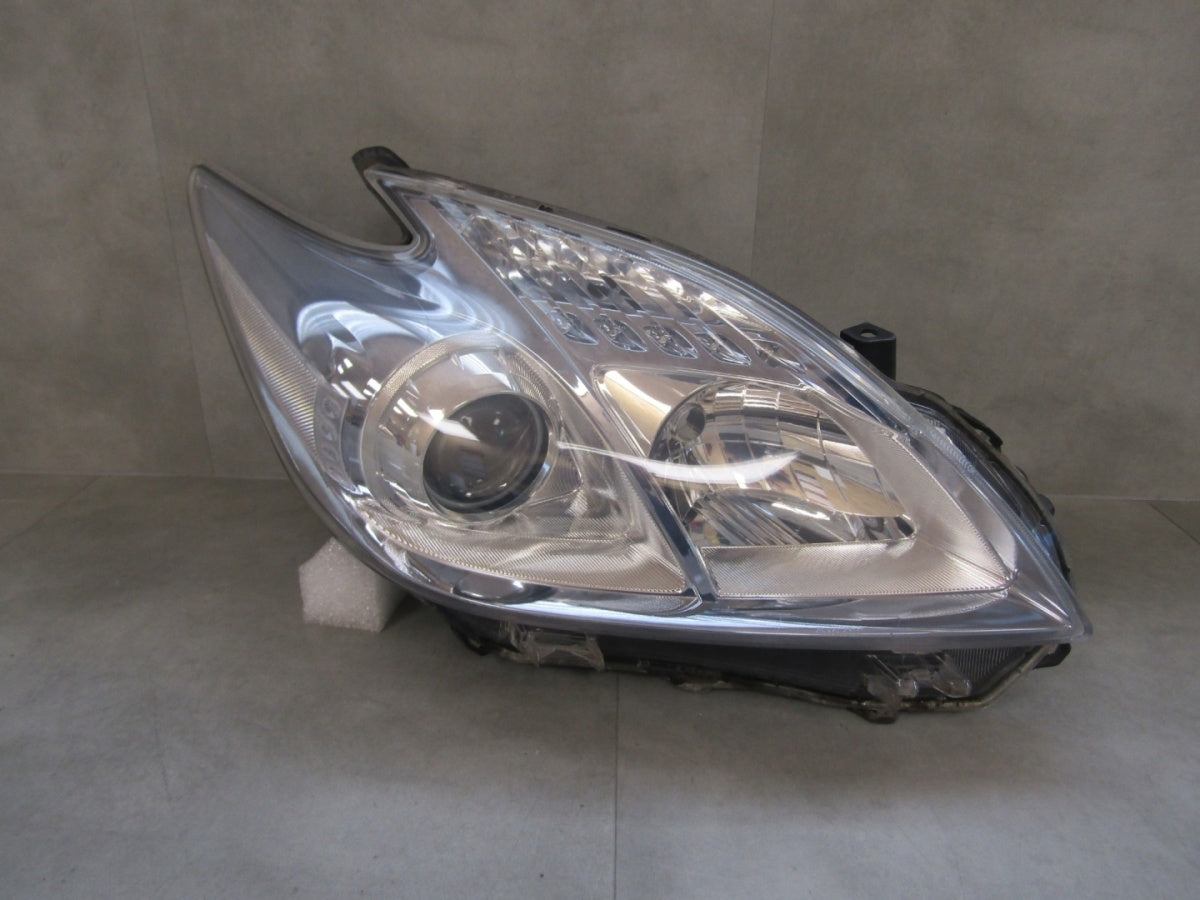 Prednji far TOYOTA PRIUS III 3 halogen sa sočivom 09- RH desni