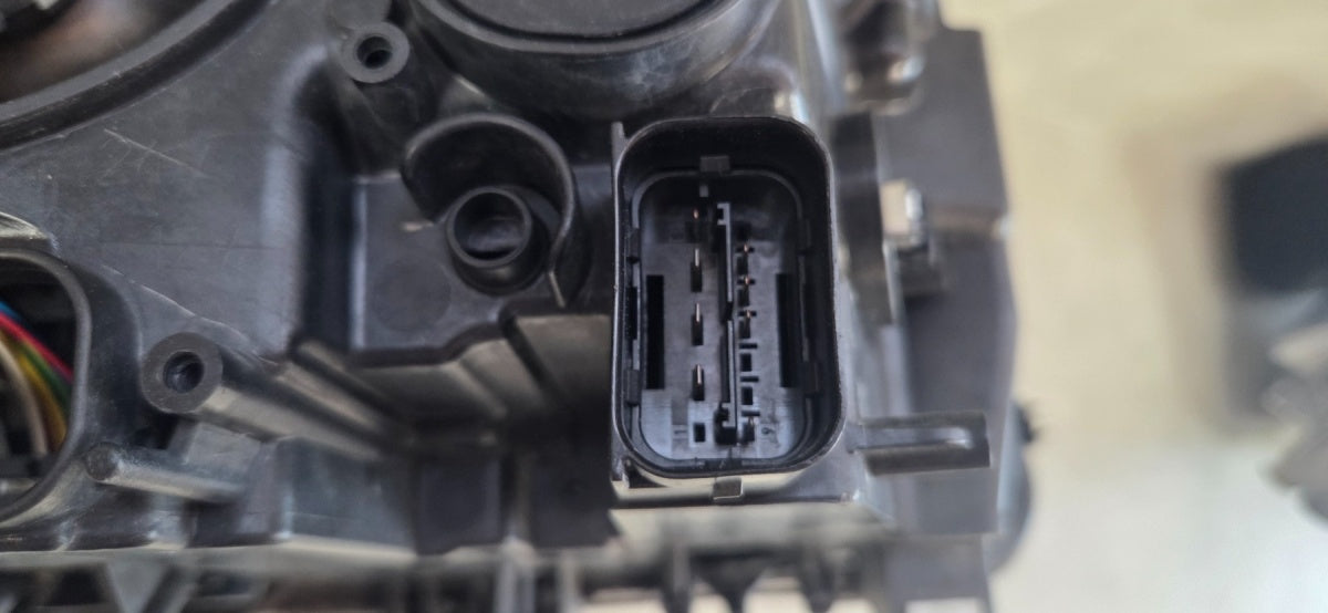 Prednji far BMW 5 F10 F11 xenon zakretni 10-13 lijevi LH 7203251-15