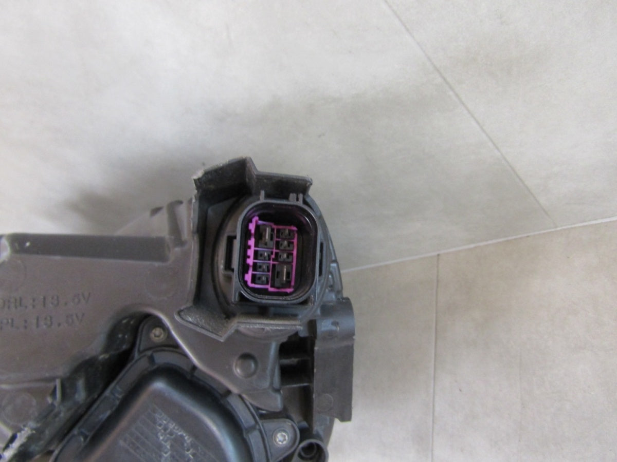 Prednji far AUDI A3 8Y0 LED 20- RH desni 8Y0941012