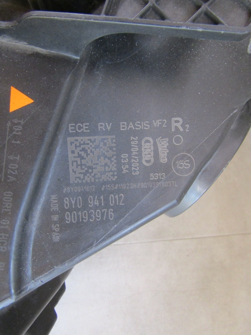 Prednji far AUDI A3 8Y0 LED 20- RH desni 8Y0941012