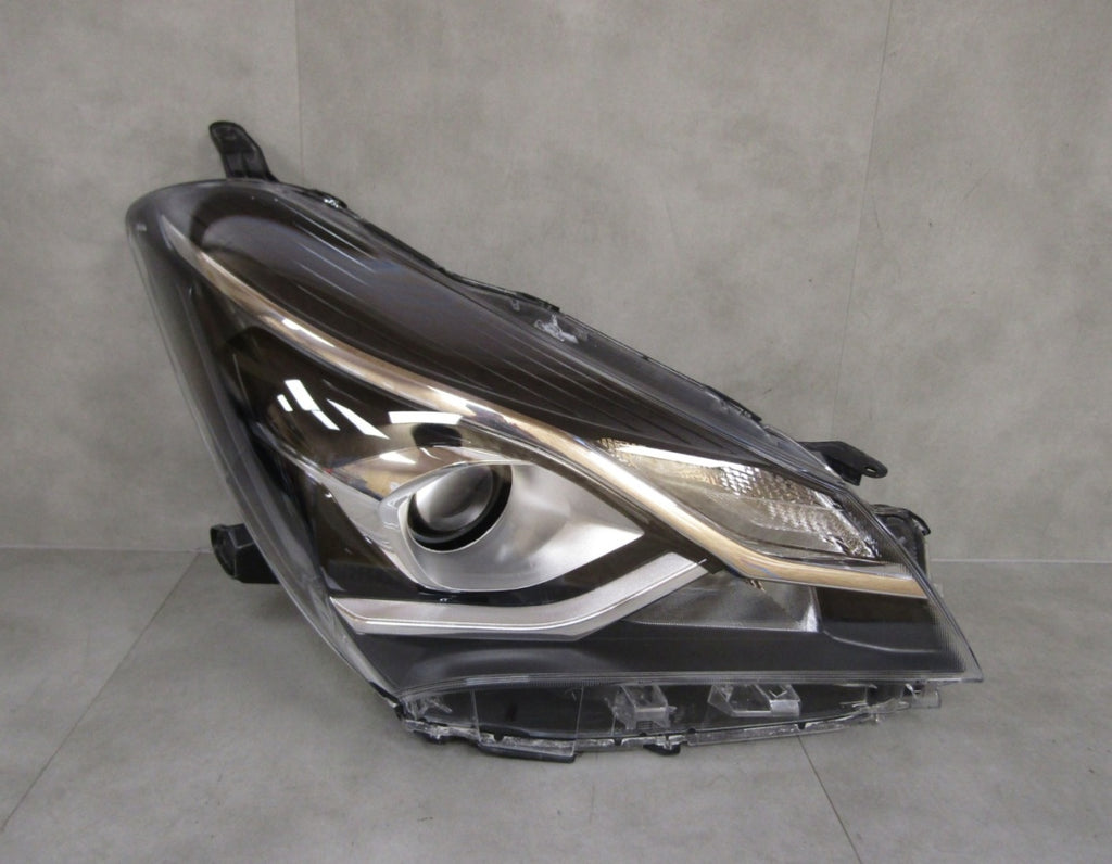 Prednji far Toyota Yaris 3 III Lift halogen sa sočivom 17-20 RH desni
