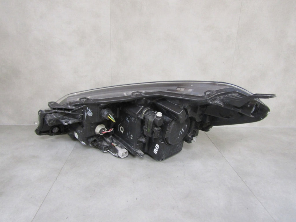 Prednji far Toyota Yaris 3 III Lift halogen sa sočivom 17-20 RH desni