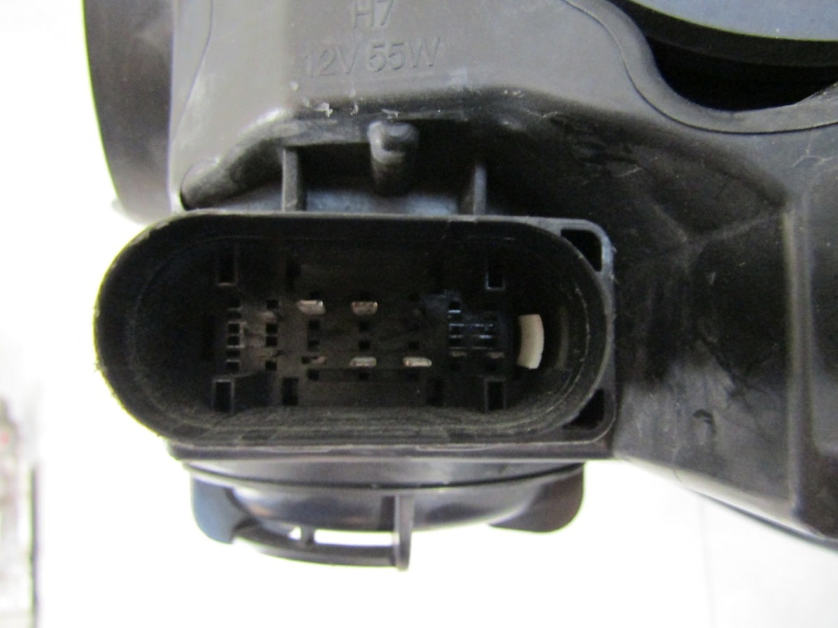 Prednji far FORD FOCUS MK3 III halogen RH desni CIEMNA 10-14 BM51-13W029