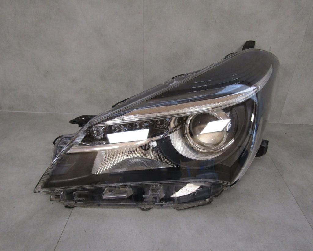 Prednji far TOYOTA YARIS 3 III LIFT halogen sa sočivom Z LED 14-17 LH lijevi