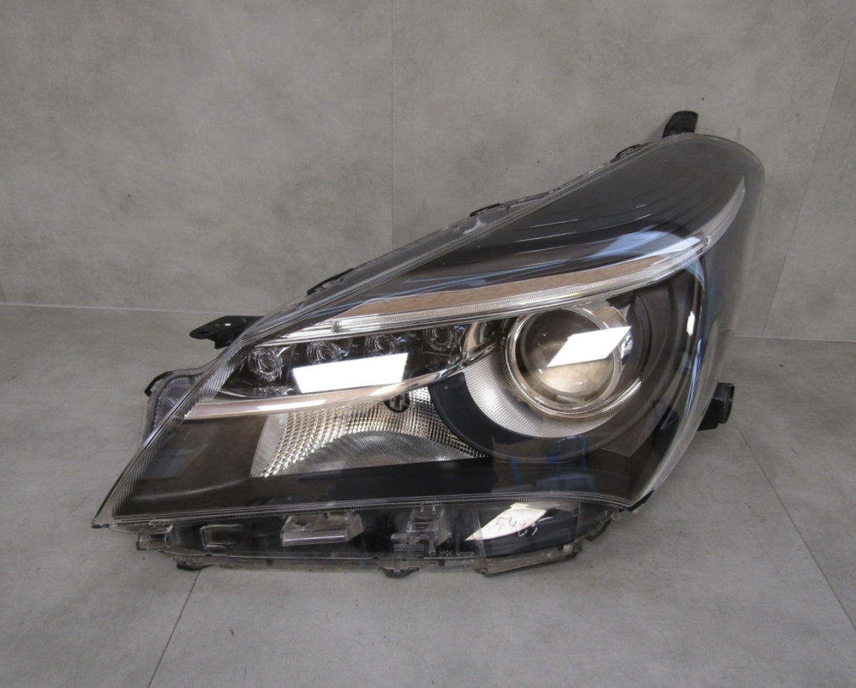 Prednji far TOYOTA YARIS 3 III LIFT halogen sa sočivom Z LED 14-17 LH lijevi