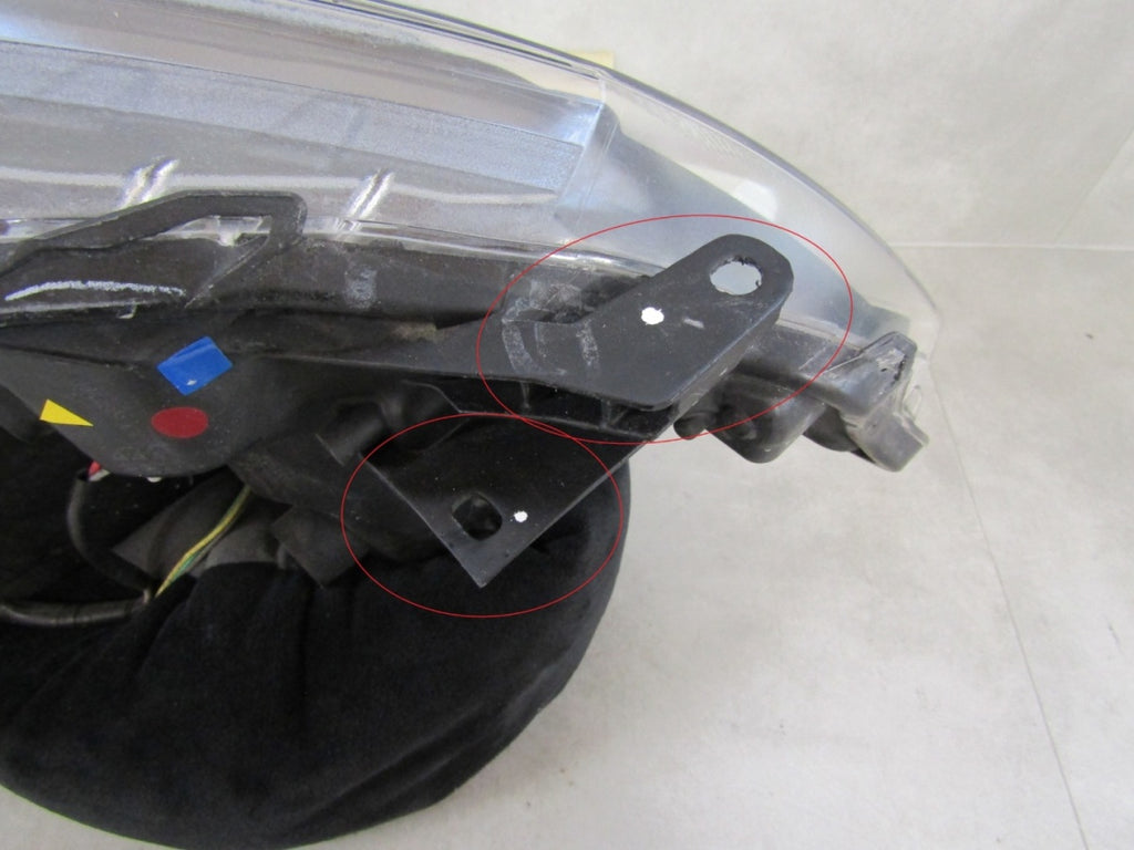 Prednji far TOYOTA YARIS 3 III LIFT halogen sa sočivom Z LED 14-17 LH lijevi