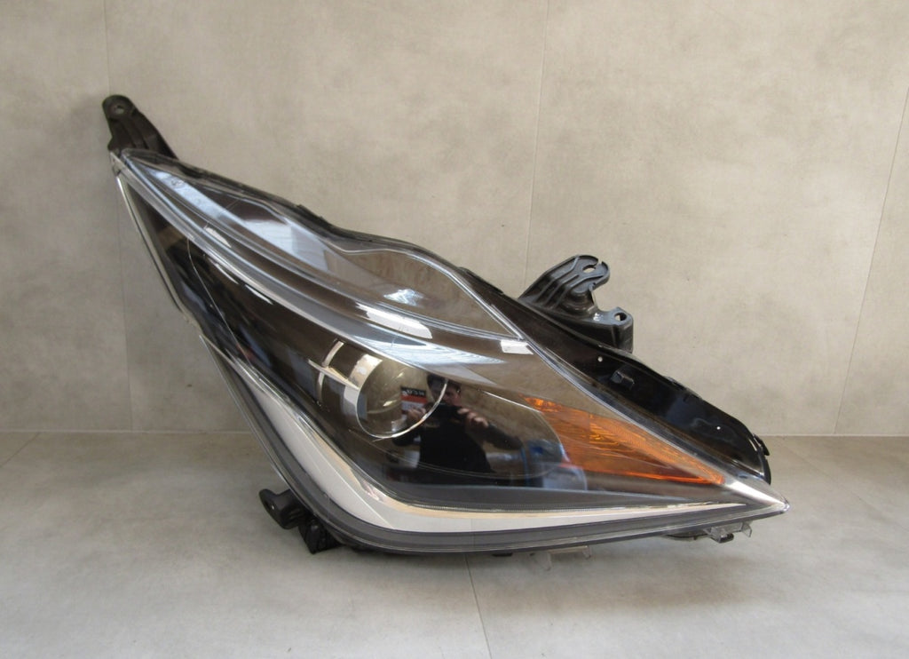 Prednji far Toyota Aygo 2 II halogen sa sočivom + LED 14-18 RH KOITO 0H-17