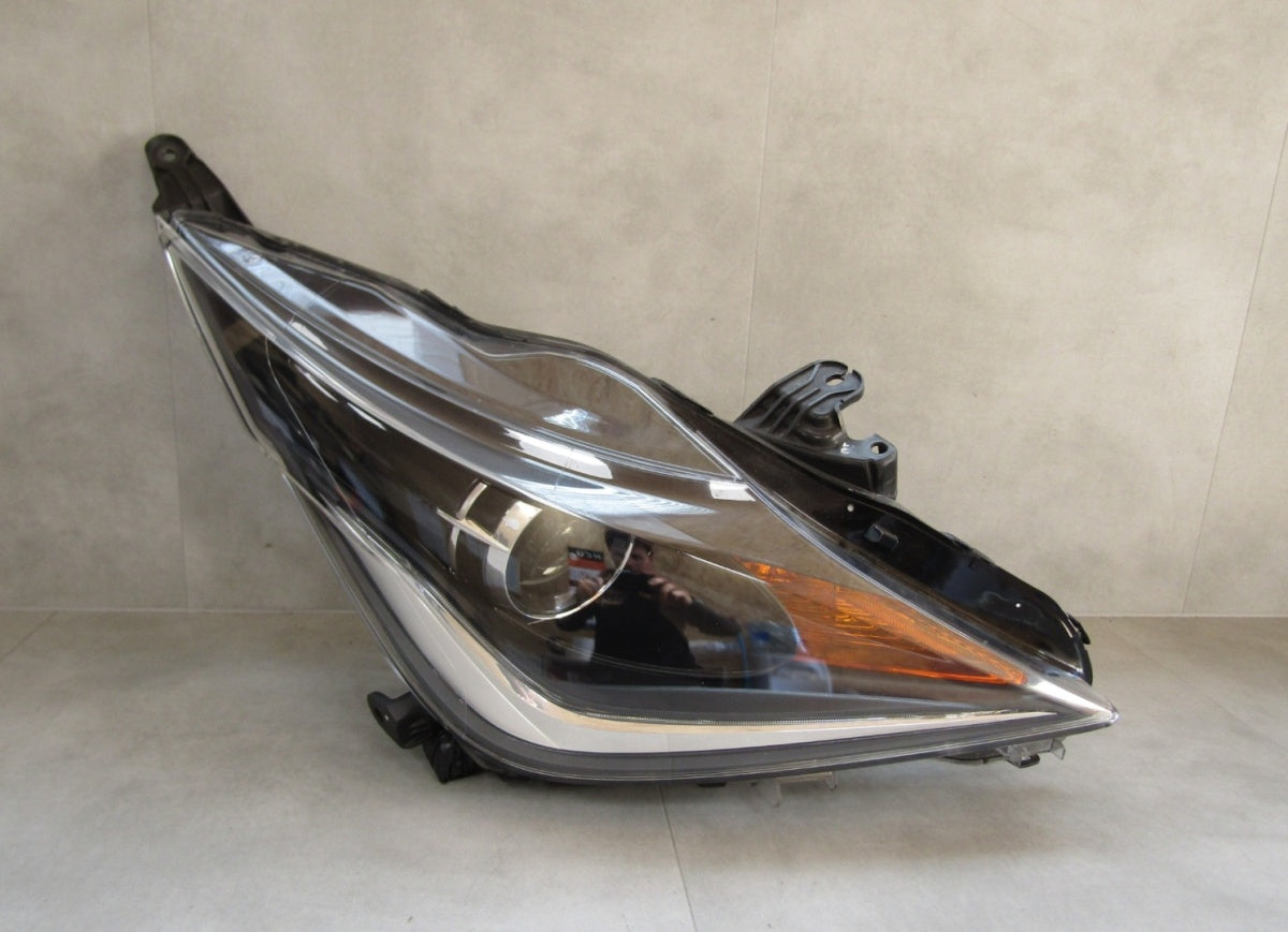 Prednji far Toyota Aygo 2 II halogen sa sočivom + LED 14-18 RH KOITO 0H-17