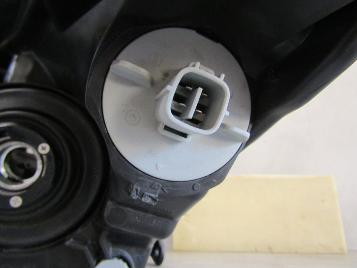 Prednji far Toyota Aygo 2 II halogen sa sočivom + LED 14-18 RH KOITO 0H-17