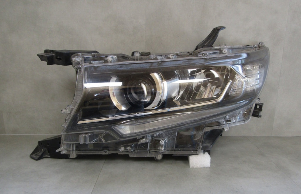 Prednji far TOYOTA LAND CRUISER J150 LIFT LED 18-22 LH