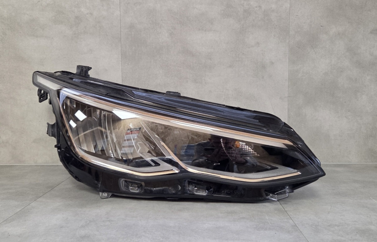 Prednji far VOLKSWAGEN VW GOLF 8 VIII LED 19-24 RH desni 5H1941006