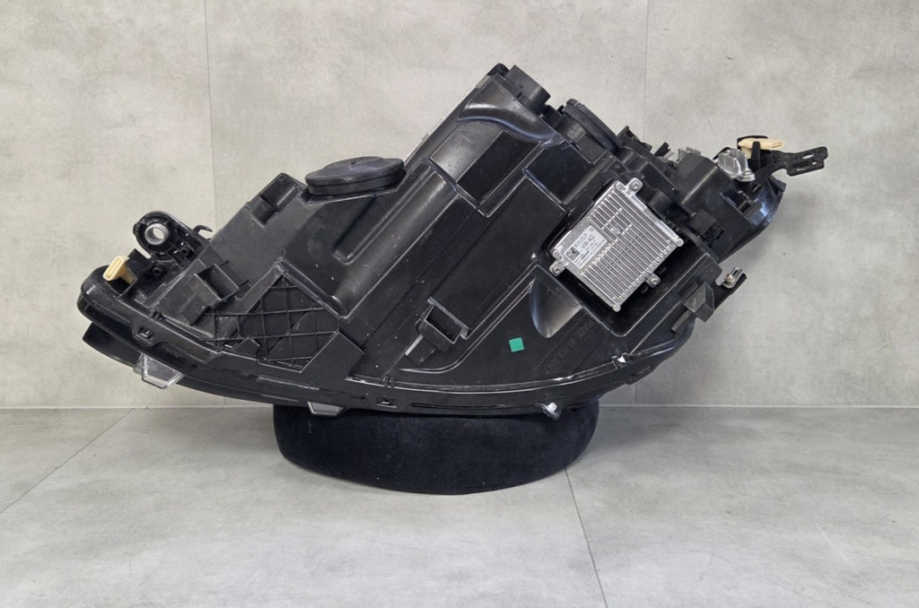Prednji far VOLKSWAGEN VW GOLF 8 VIII LED 19-24 RH desni 5H1941006
