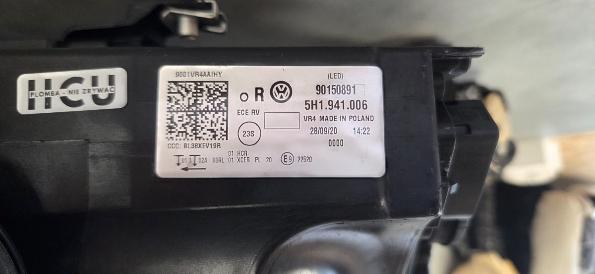 Prednji far VOLKSWAGEN VW GOLF 8 VIII LED 19-24 RH desni 5H1941006