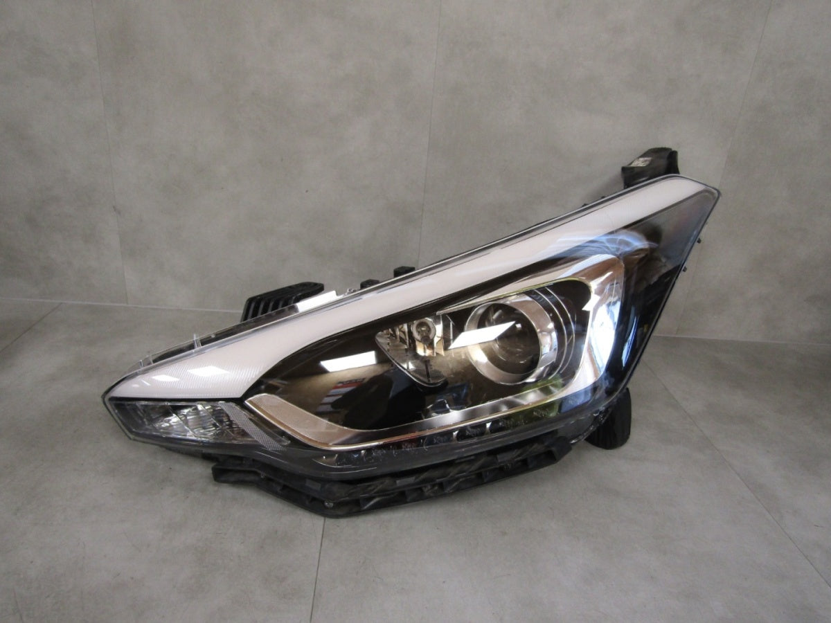 Prednji far Hyundai I20 halogen sa sočivom + LED 15- LH lijevi 92101C8210