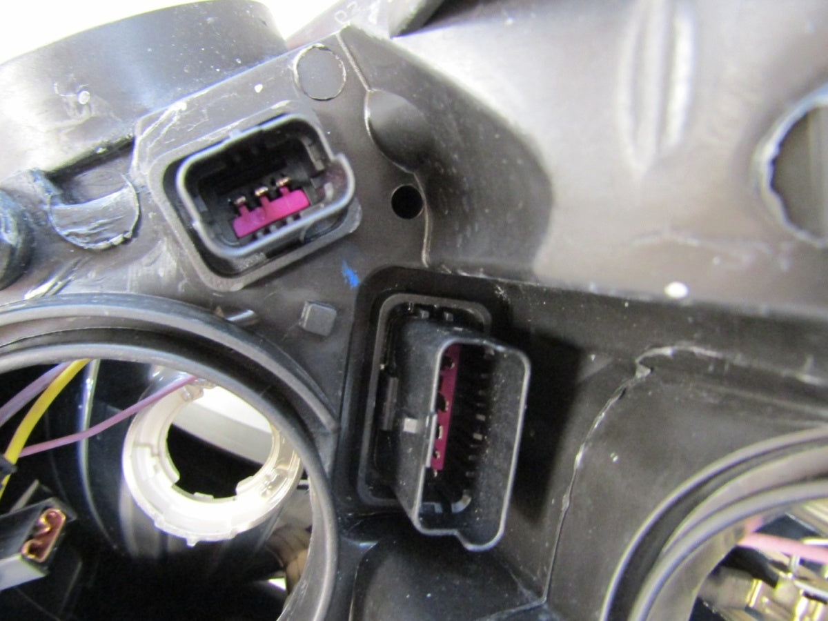 Prednji far RENAULT CLIO IV 4 halogen 12-16 RH desni