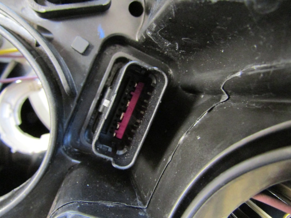 Prednji far RENAULT CLIO IV 4 halogen 12-16 RH desni