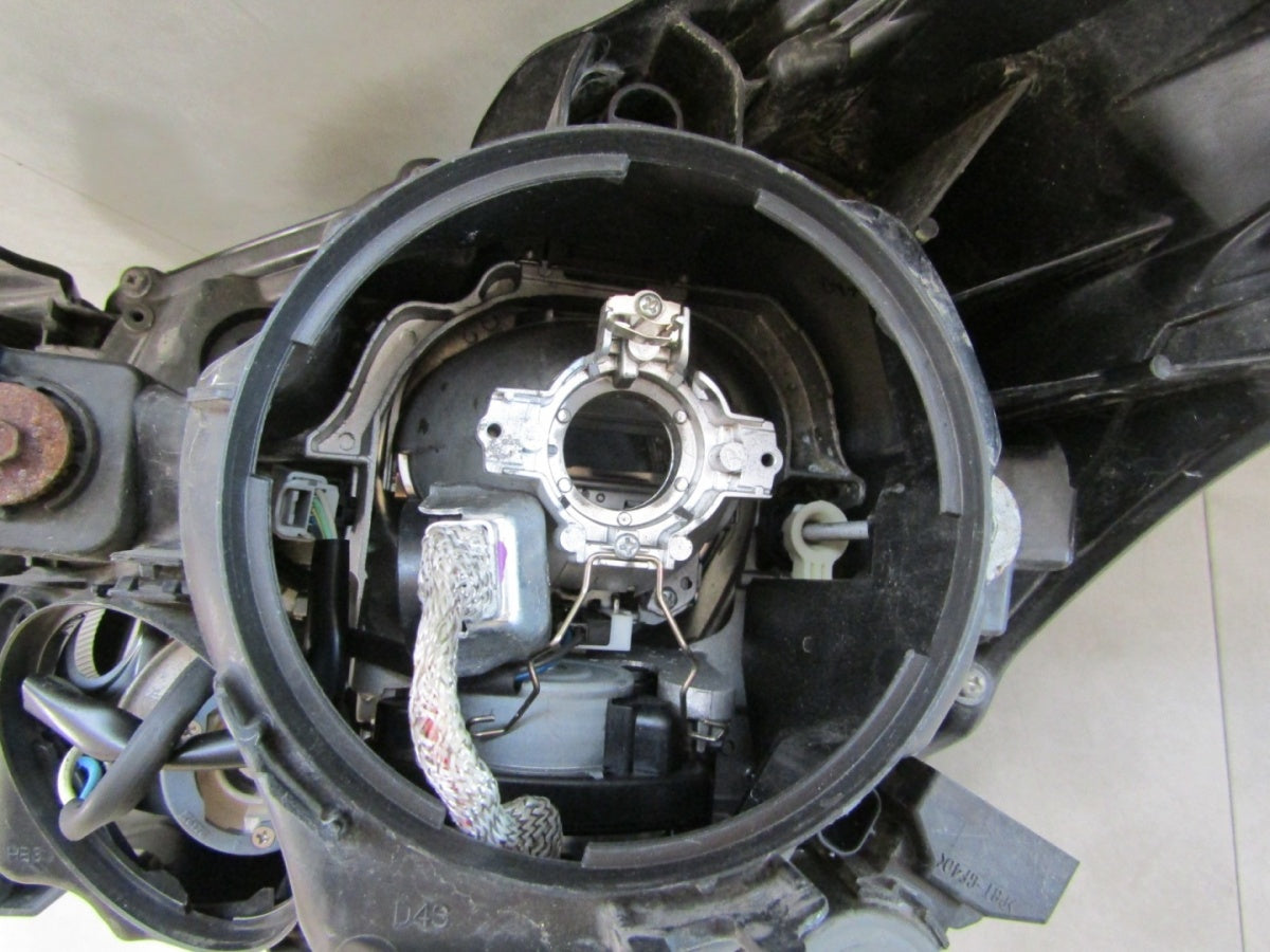 Prednji far TOYOTA AVENSIS T27 RH desni xenon zakretni H279HR-AE 09-11
