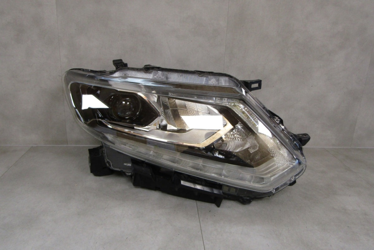 Prednji far Nissan X-Trail T32 LED RH desni 13-17