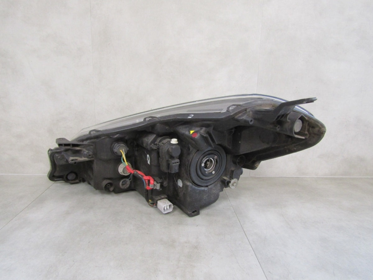 Prednji far TOYOTA YARIS 3 III LIFT halogen sa sočivom 14-17 RH desni