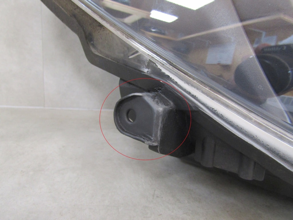 Prednji far TOYOTA YARIS 3 III LIFT halogen sa sočivom 14-17 RH desni