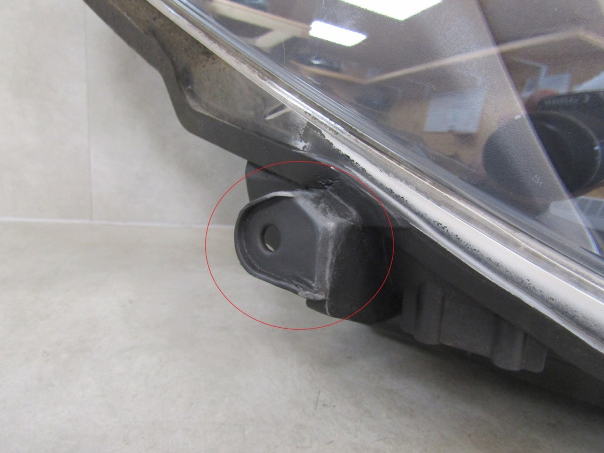 Prednji far TOYOTA YARIS 3 III LIFT halogen sa sočivom 14-17 RH desni