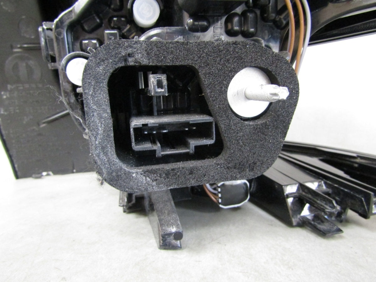 Stop svjetlo Citroën C3 Aircross II 2 halogen LH lijevi 24- 9848440780