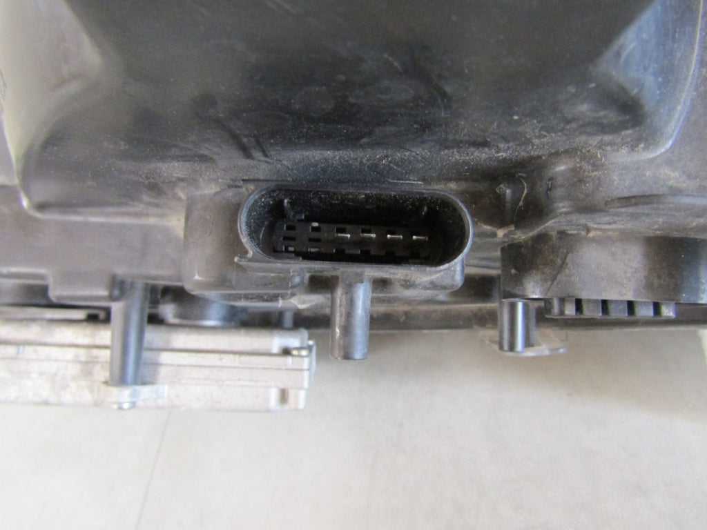 Prednji far MERCEDES ML W164 164 xenon zakretni 05-08 desni RH