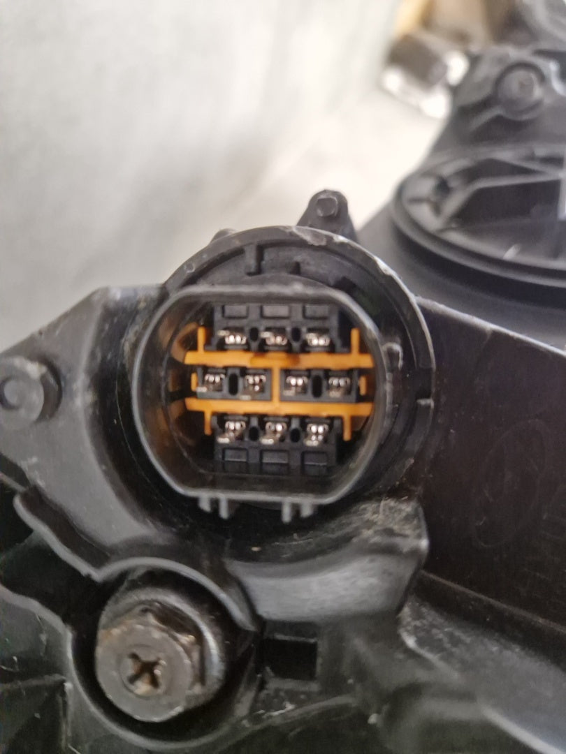Prednji far HYUNDAI IX20 halogen sa sočivom LH lijevi 10-15 92101-1K3XX