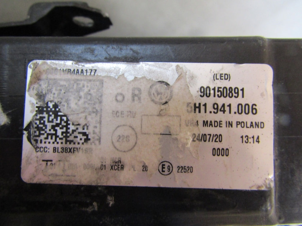 Prednji far VOLKSWAGEN VW GOLF 8 VIII LED 19-24 RH desni 5H1941006