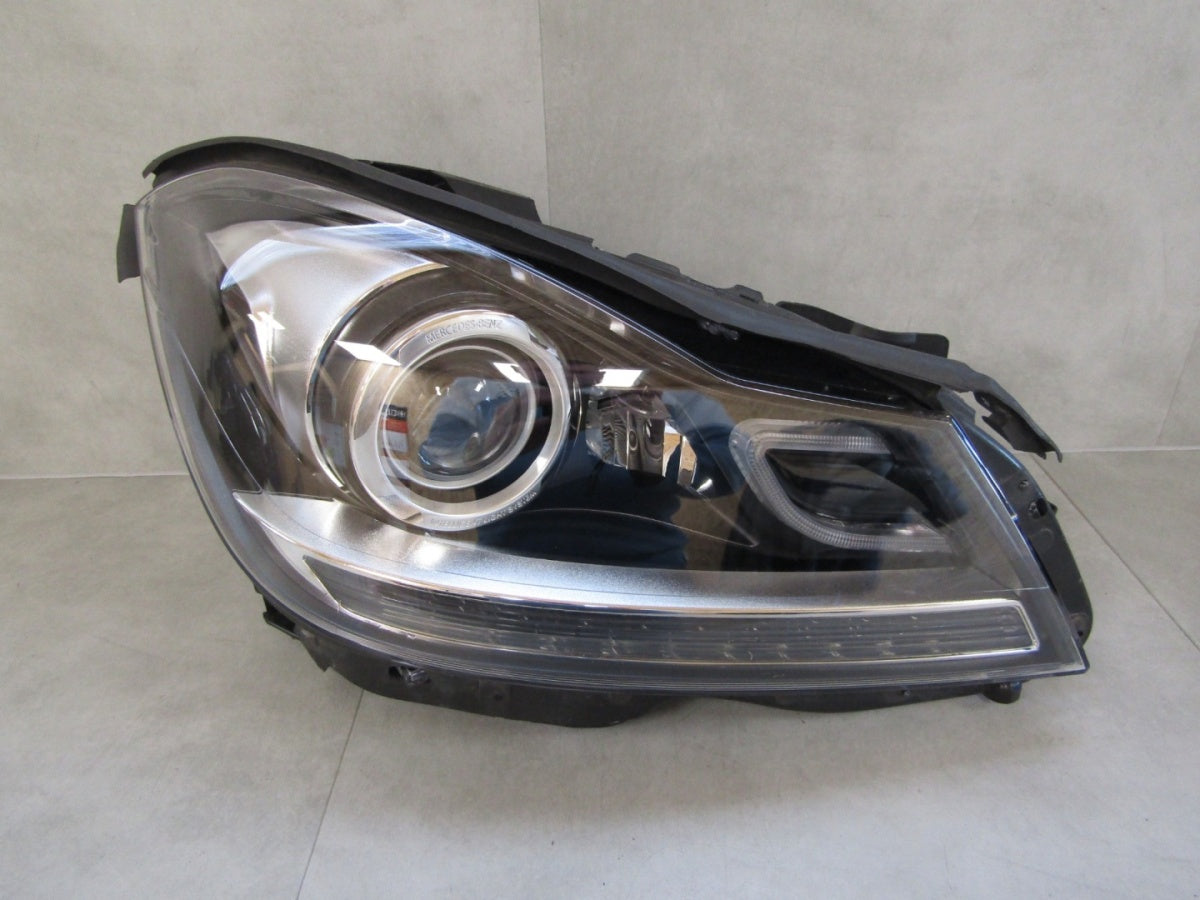 Prednji far MERCEDES W204 LIFT xenon zakretni ILS crni AMG RH desni 11-14 A2048208439