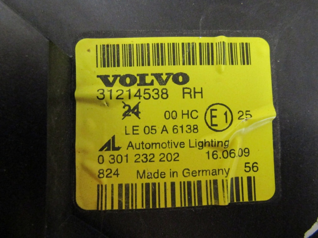 Prednji far VOLVO C30 halogen sa sočivom 06-09 RH desni 31214538