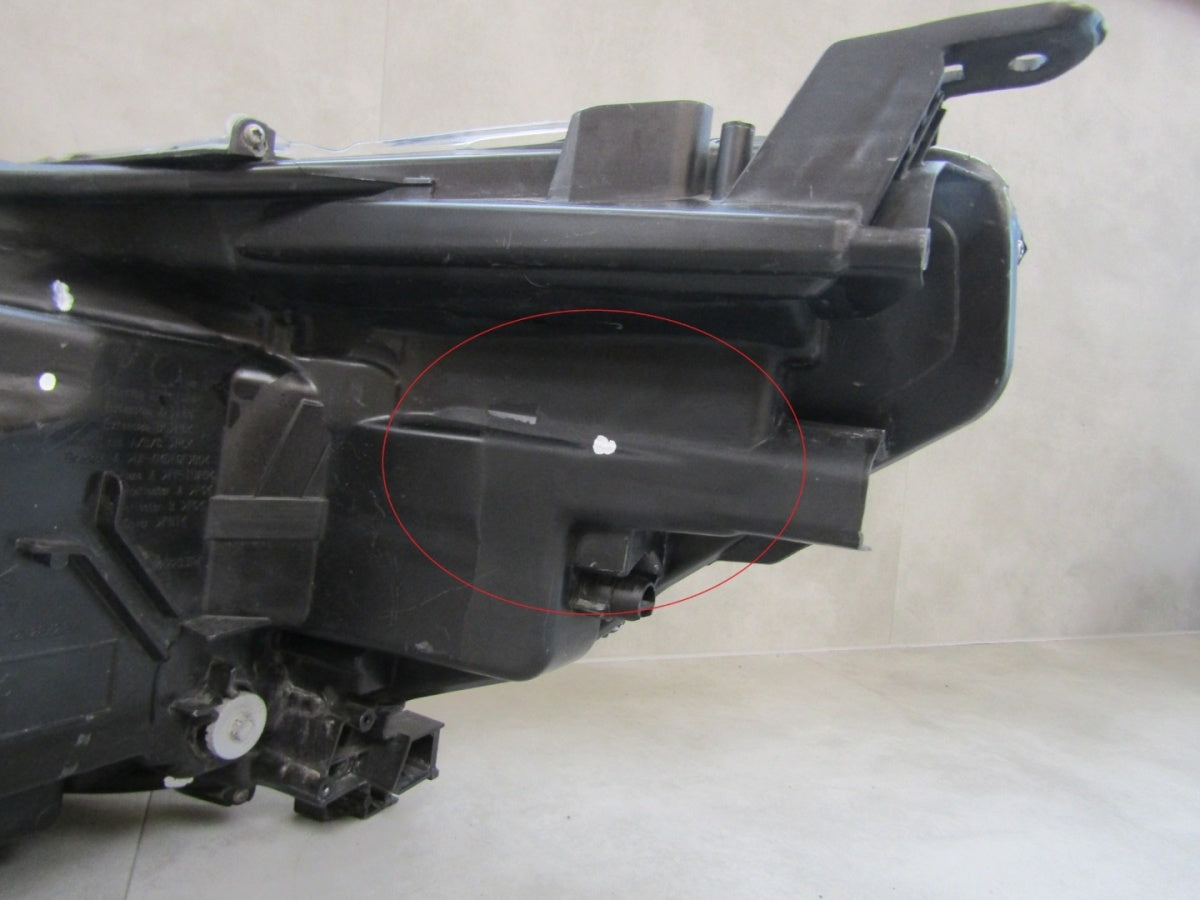 Prednji far TOYOTA HILUX VIII 8 LIFT FULL LED 20- RH desni