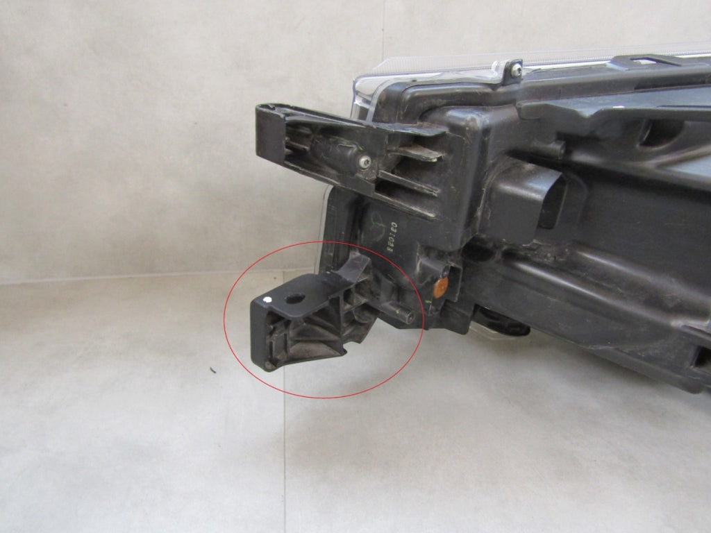 Prednji far TOYOTA HILUX VIII 8 LIFT FULL LED 20- RH desni