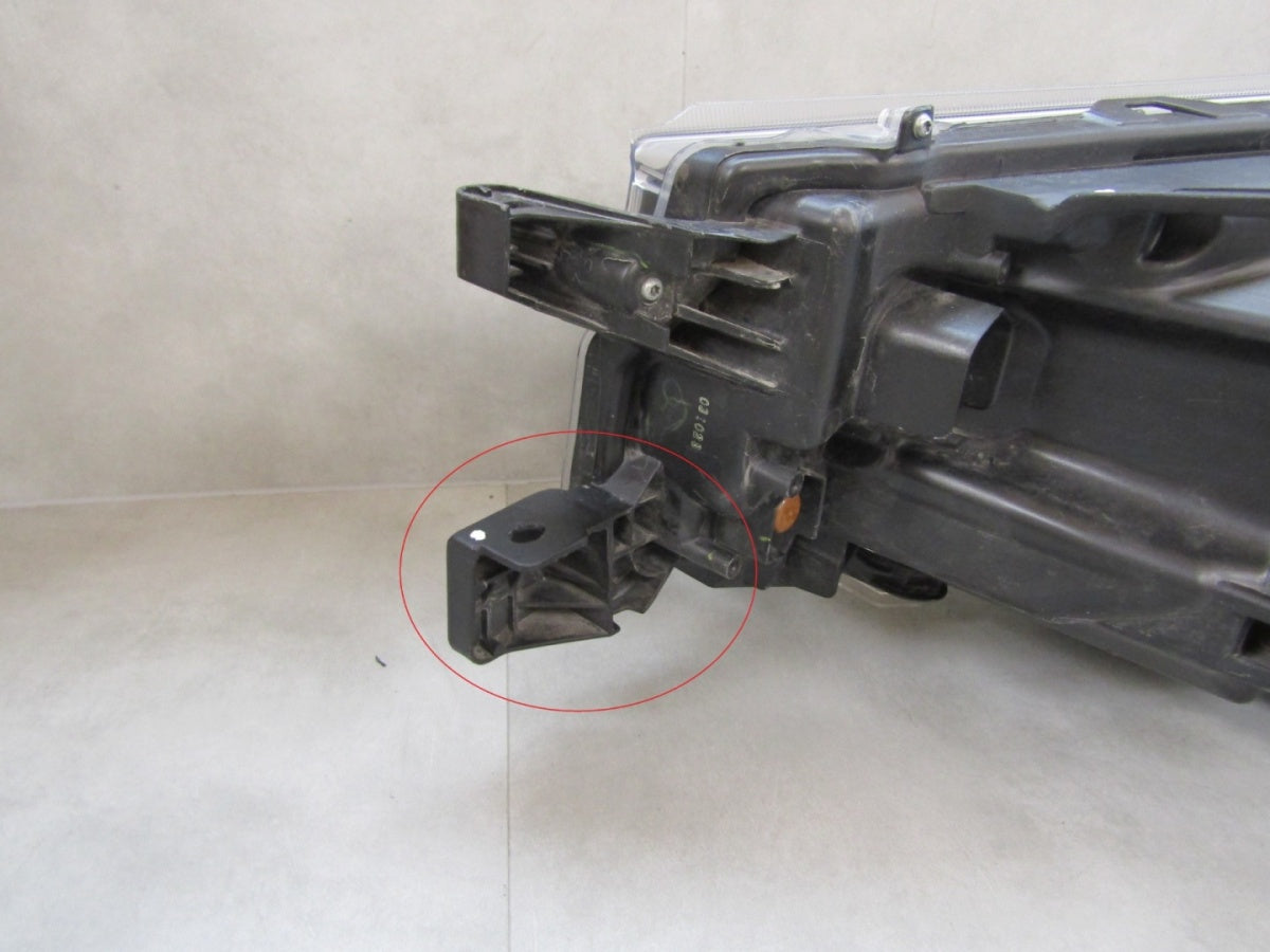 Prednji far TOYOTA HILUX VIII 8 LIFT FULL LED 20- RH desni