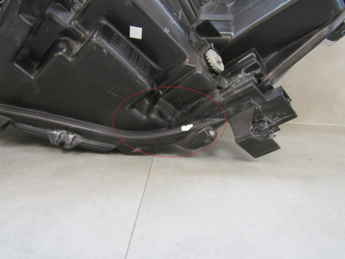 Prednji far TOYOTA HILUX VIII 8 LIFT FULL LED 20- RH desni