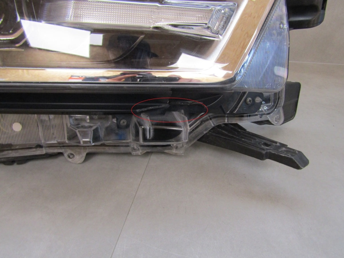 Prednji far TOYOTA HILUX VIII 8 LIFT FULL LED 20- RH desni