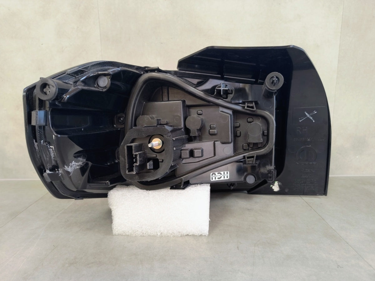 Stop svjetlo Citroen C3 IV halogen Z LED 24- desni RH 9845616480