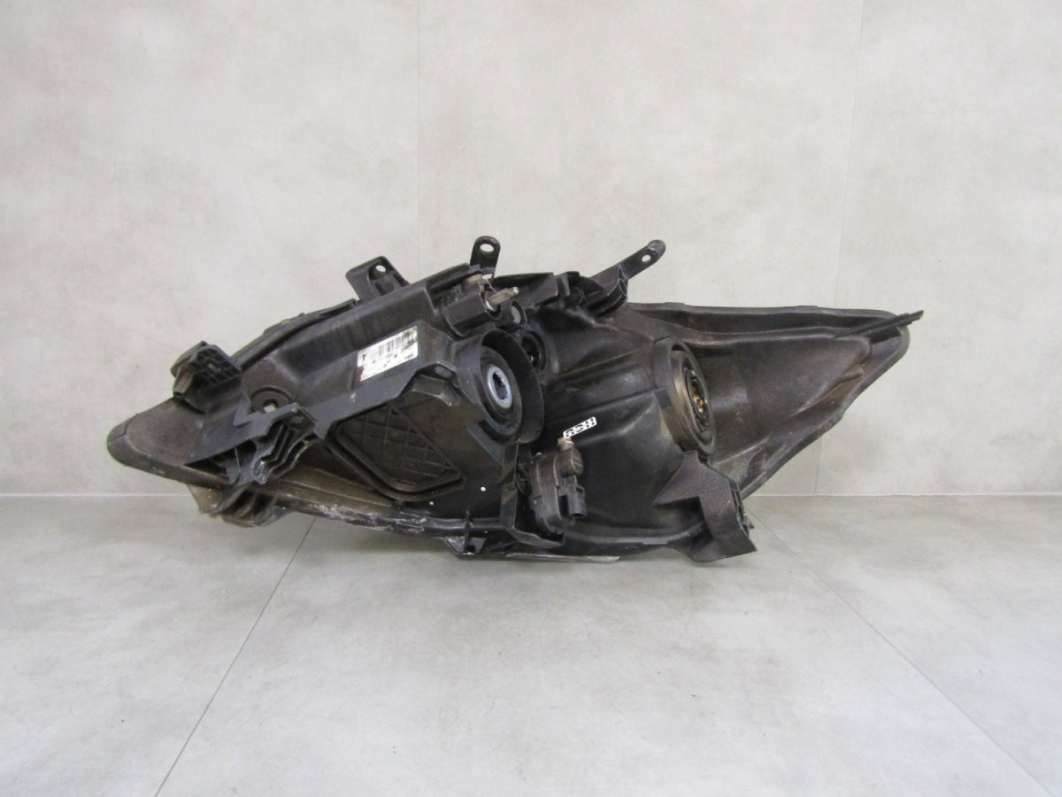 Prednji far TOYOTA AURIS I LIFT halogen sa sočivom RH desni 09-12 81110-02A40