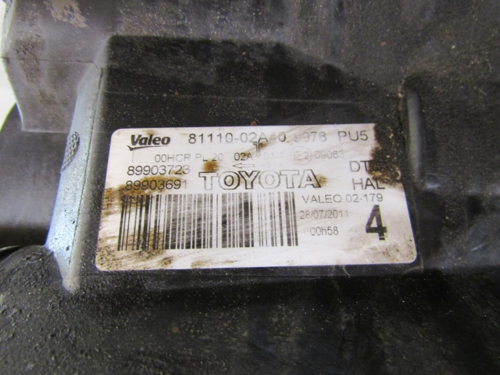 Prednji far TOYOTA AURIS I LIFT halogen sa sočivom RH desni 09-12 81110-02A40