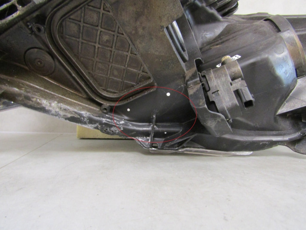 Prednji far TOYOTA AURIS I LIFT halogen sa sočivom RH desni 09-12 81110-02A40
