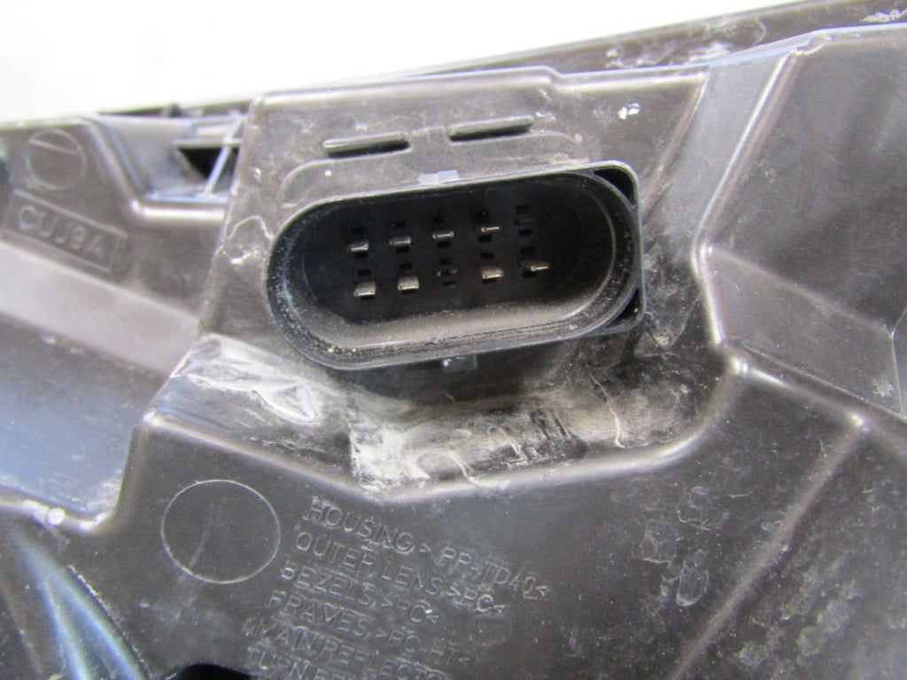 Prednji far FORD TRANSIT CUSTOM LIFT halogen sa sočivom Z LED 17-23 RH