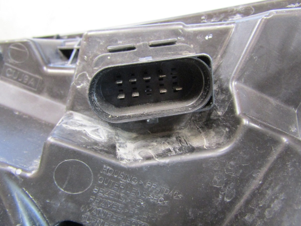 Prednji far FORD TRANSIT CUSTOM LIFT halogen sa sočivom Z LED 17-23 RH