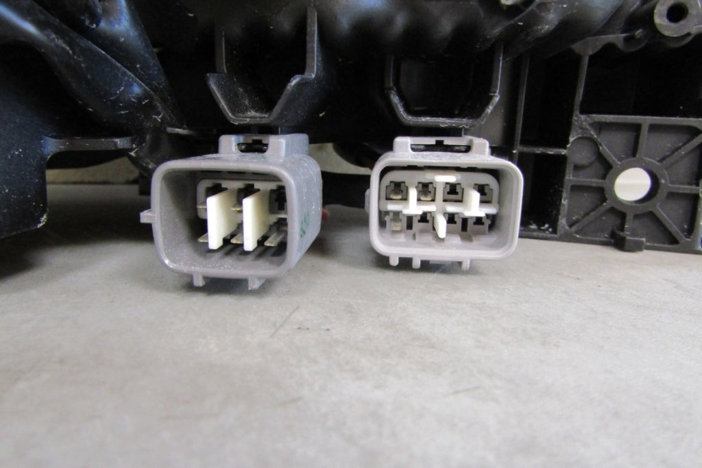 Prednji far Mitsubishi ASX Lift xenon LH lijevi 12-19 63943517