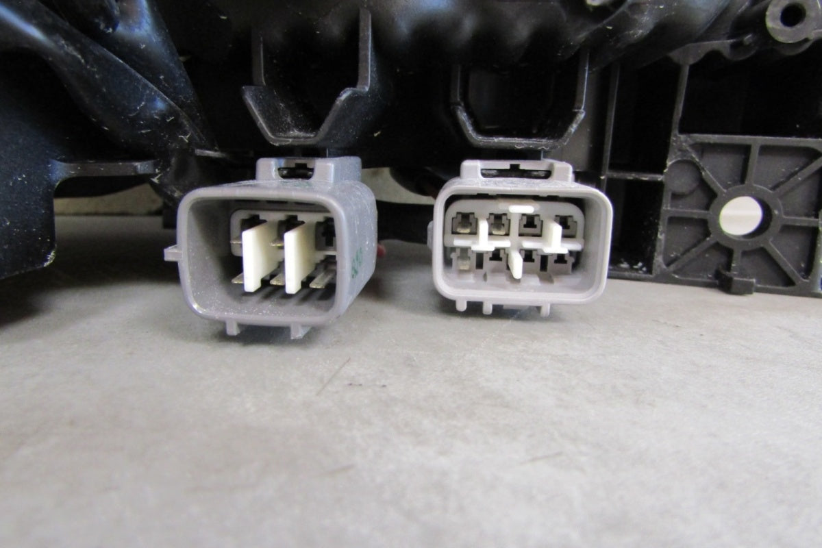 Prednji far Mitsubishi ASX Lift xenon LH lijevi 12-19 63943517