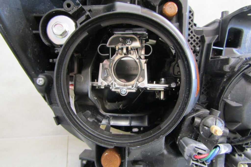 Prednji far Mitsubishi ASX Lift xenon LH lijevi 12-19 63943517