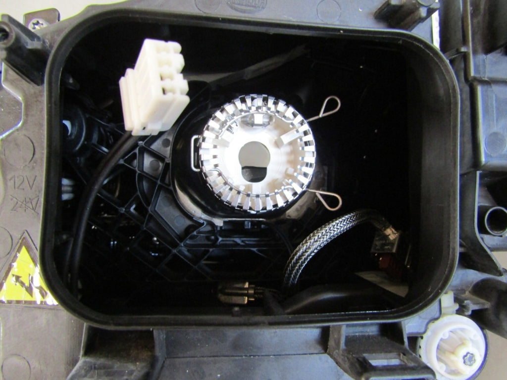 Prednji far VOLKSWAGEN TOUAREG II LIFT RH desni 14- 18 7P1941032